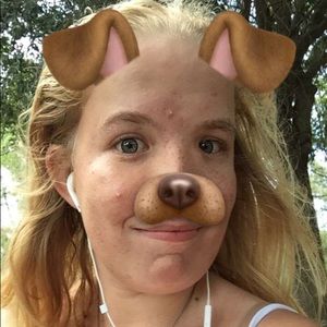 Meet your Posher, Caitlin